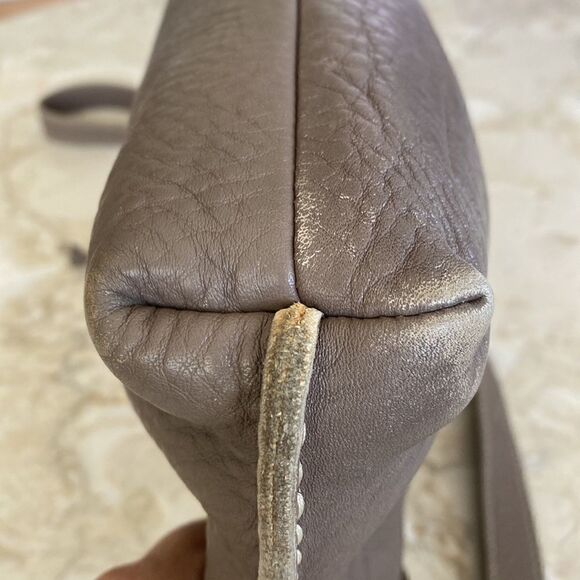 Vintage Roots Leather Cross Body Bag - Picture 11 of 11